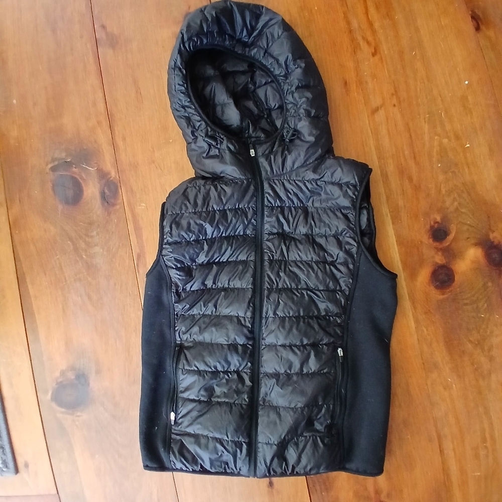 Uniqlo Black Puffer Zipper Down Vest with Hood, Sz M.